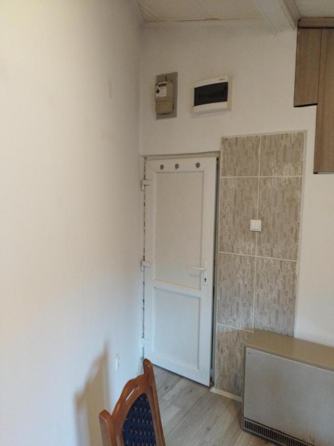 Small Apartment Private Bathroom Strong Wi-Fi Belgrad Exterior foto
