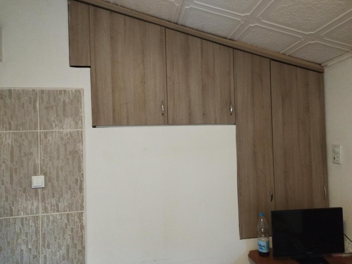 Small Apartment Private Bathroom Strong Wi-Fi Belgrad Exterior foto