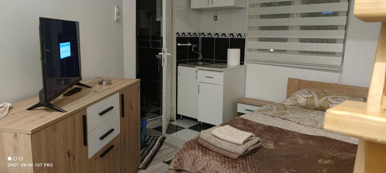 Small Apartment Private Bathroom Strong Wi-Fi Belgrad Exterior foto